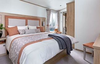 Photo 3 - Captivating Bluebell Lodge 2-bed Cotswolds Caravan