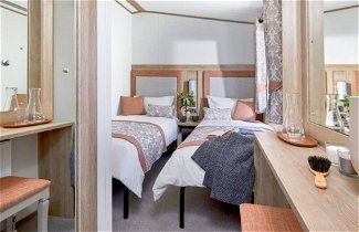 Foto 1 - Captivating Bluebell Lodge 2-bed Cotswolds Caravan