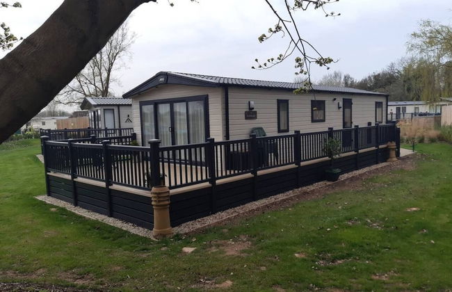 Captivating Bluebell Lodge 2-bed Cotswolds Caravan - Foto 23