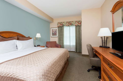 Photo 12 - Hawthorn Suites by Wyndham Lake Buena Vista, a staySky Hotel