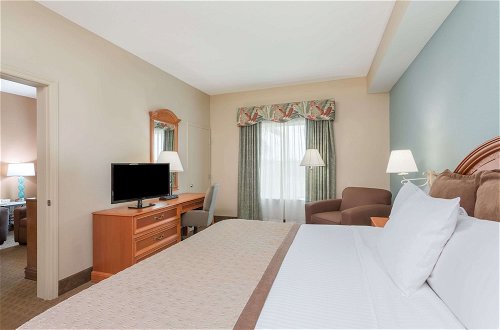 Photo 16 - Hawthorn Suites by Wyndham Lake Buena Vista, a staySky Hotel