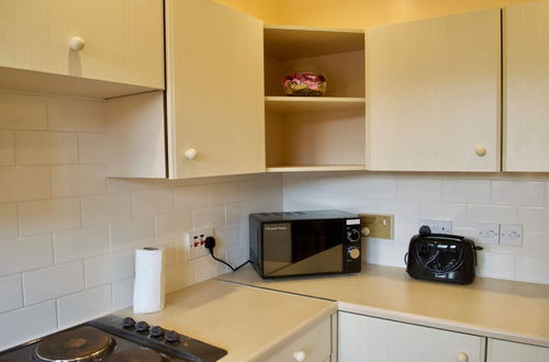 Photo 9 - Comfortable & Bright 2 Bed Near Leith Walk