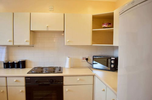 Photo 10 - Comfortable & Bright 2 Bed Near Leith Walk