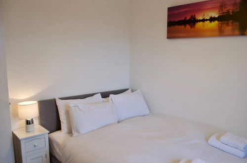 Photo 3 - Comfortable & Bright 2 Bed Near Leith Walk