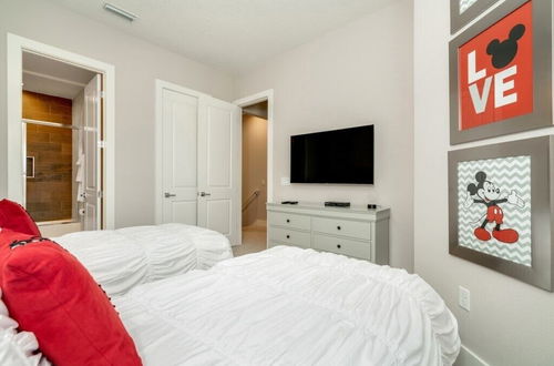 Photo 10 - Amazing Location Modern Townhome Close To Disney