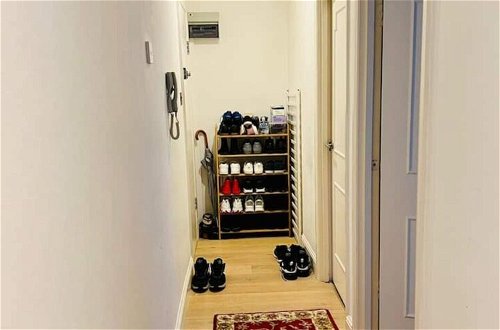 Foto 10 - Comfortable 2 Bedroom Apartment in West London