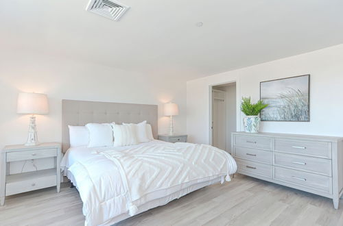 Foto 4 - Harbourtown Suites Luxury Condo
