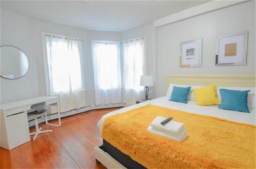Photo 9 - Lovely 3-Bedroom Apt with free parking