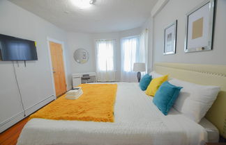 Photo 3 - Lovely 3-Bedroom Apt with free parking