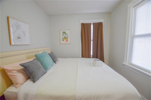 Photo 15 - Lovely 3-Bedroom Apt with free parking