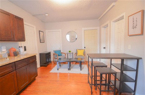 Photo 20 - Lovely 3-Bedroom Apt with free parking