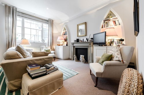 Photo 9 - 2 Bed 2 Bath Garden Flat in Victoria Pimlico