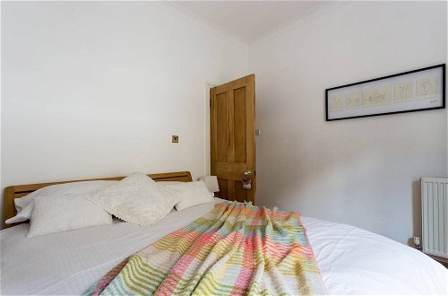 Photo 2 - Bright and Beautiful 2 Bed Flat Near Hyde Park