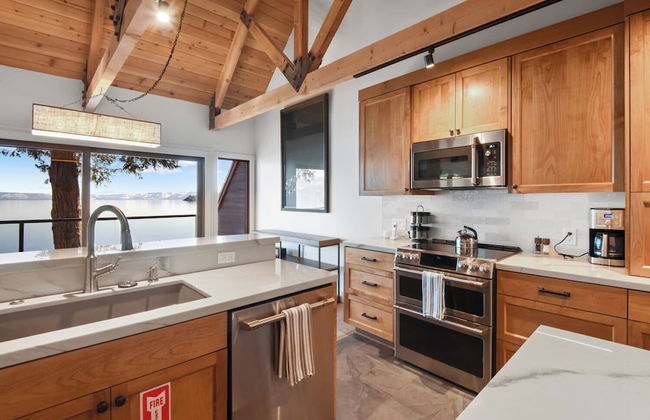 Soak in Luxury Lake Views of Tahoe From Deck - Foto 11