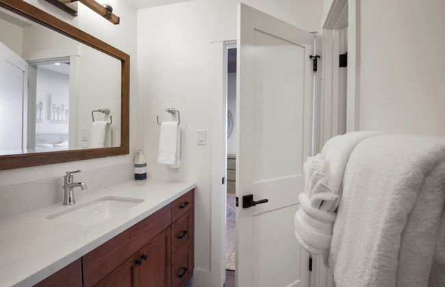 Soak in Luxury Lake Views of Tahoe From Deck - Foto 17