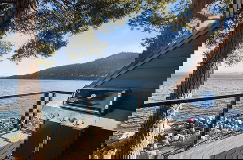 Foto 39 - Soak in Luxury Lake Views of Tahoe From Deck