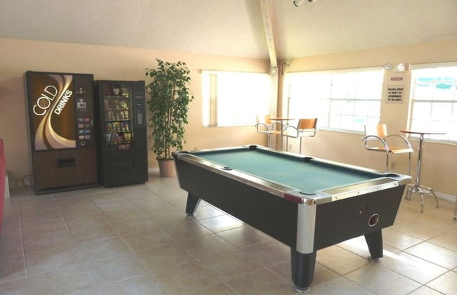 Near Theme Parks! Potter's Castle! Gorgeous, 3 BR's, Sleeps 8, Pool! - Foto 2