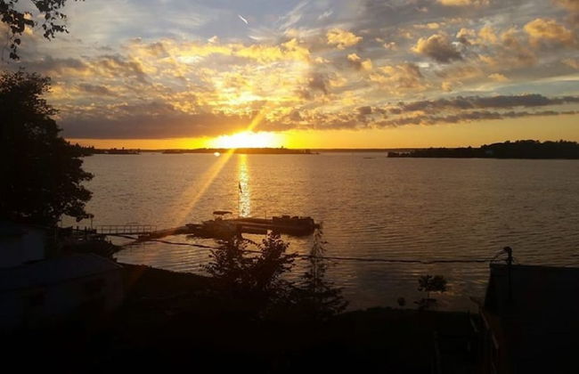 Riverbay Adventure Inn - Foto 1