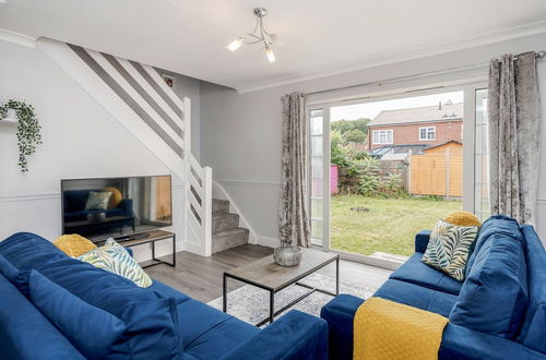 Photo 1 - Ascot Pet Friendly 4 Bed House Parking