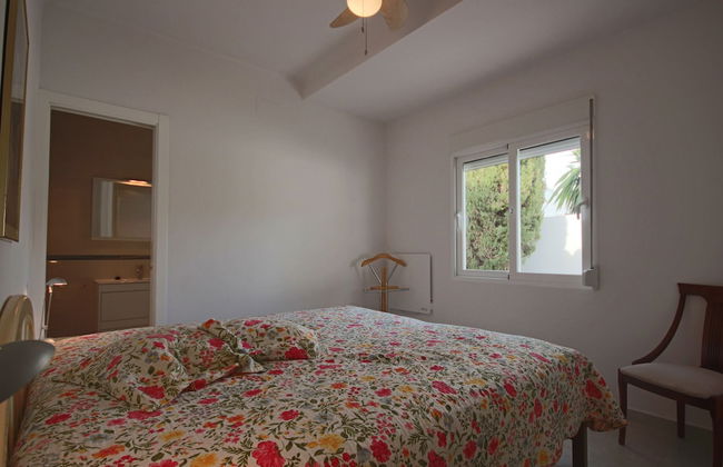 Private Family Retreat With Pool Short Walk to the Sea - Foto 3