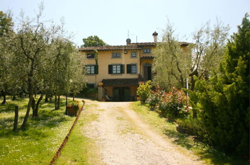 Foto 26 - Private Villa with AC, private pool, WIFI, TV, terrace, pets allowed, parking, close to Arezzo