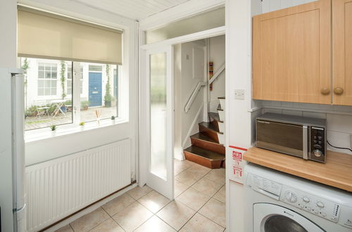 Photo 18 - Quirky & Cosy 2BD Mews Flat in Paddington