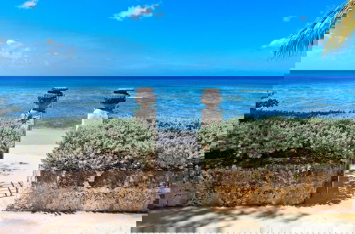 Foto 16 - Enchanting Beachfront Retreat - Leamington Cottage 1 Bedroom Villa by Blue Sky Luxury