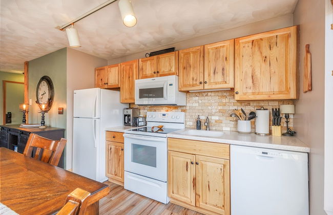 Swiss Mountain 1 Bedroom - Premier Unit with Patio by RedAwning - Photo 3