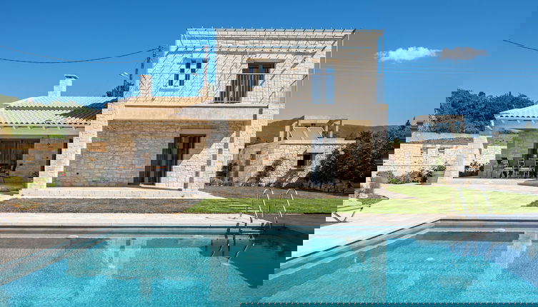 Foto 1 - Mateo Stone Villa with Private Pool by Konnect