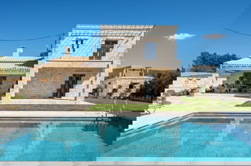 Foto 1 - Mateo Stone Villa with Private Pool by Konnect