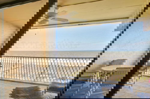 Foto 27 - Oceanfront Condo, Private Walkway to the Beach by RedAwning