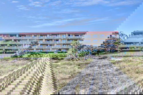 Foto 35 - Oceanfront Condo, Private Walkway to the Beach by RedAwning