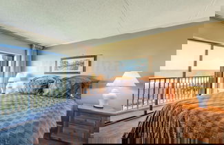 Foto 2 - Oceanfront Condo, Private Walkway to the Beach by RedAwning