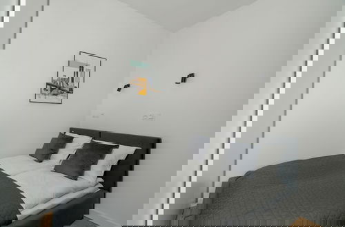 Foto 3 - Dark Grey Apartment in Poznan by Renters