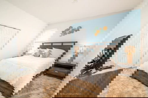 Foto 8 - Very Large 11 Bed Pool Home With Game Room 11 Bedroom Home by RedAwning
