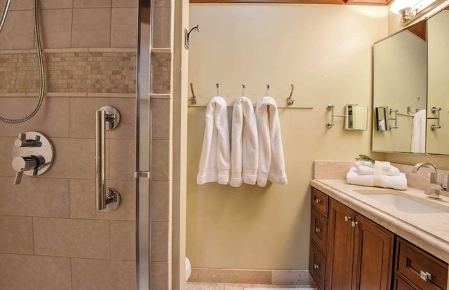 Joy on the River Stunning Waterfront Home for 10 - Photo 26