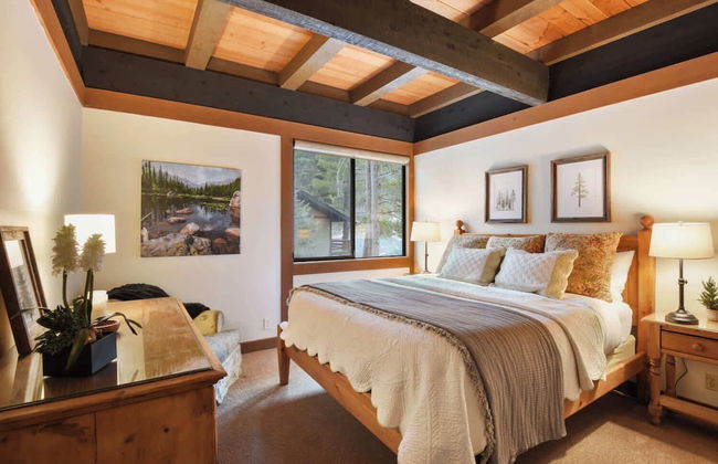 Joy on the River Stunning Waterfront Home for 10 - Photo 4