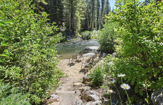Joy on the River Stunning Waterfront Home for 10 - Photo 52