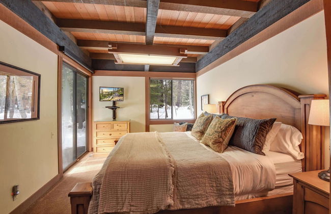 Joy on the River Stunning Waterfront Home for 10 - Photo 8