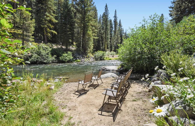 Joy on the River Stunning Waterfront Home for 10 - Photo 44