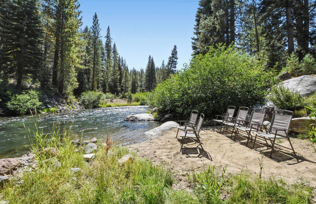 Joy on the River Stunning Waterfront Home for 10 - Photo 48
