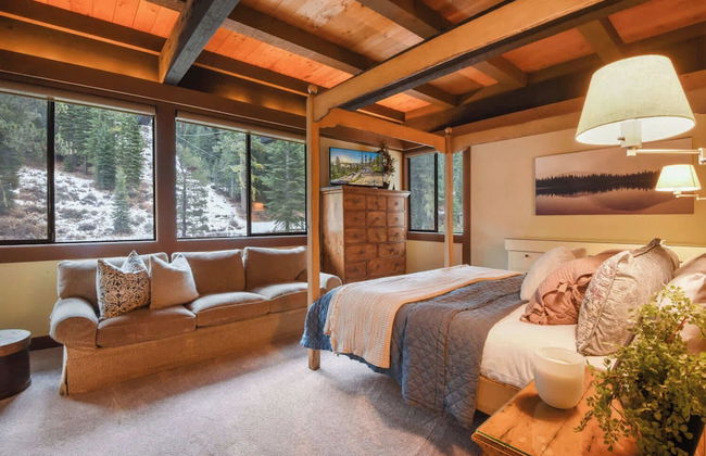 Joy on the River Stunning Waterfront Home for 10 - Photo 5