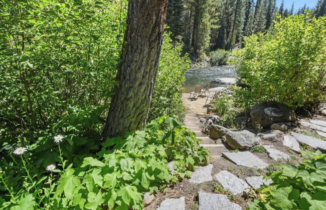 Joy on the River Stunning Waterfront Home for 10 - Photo 58