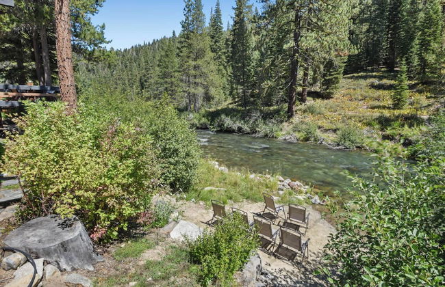 Joy on the River Stunning Waterfront Home for 10 - Photo 31