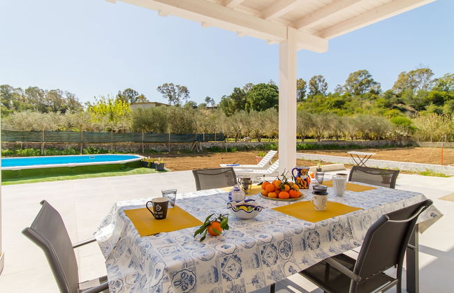 White Villa With Swimming Pool - Foto 1