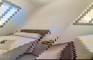 Foto 2 - White Villa With Swimming Pool