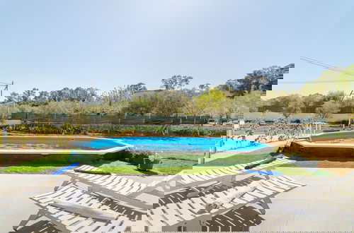 Foto 23 - White Villa With Swimming Pool