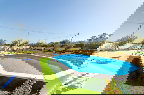 Foto 22 - White Villa With Swimming Pool