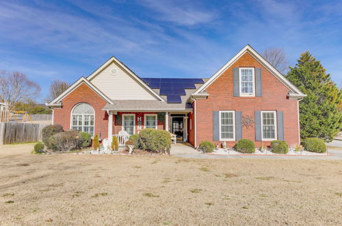 Foto 14 - Cozy Buford Home w/ Piano ~ Mins to Lake Lanier