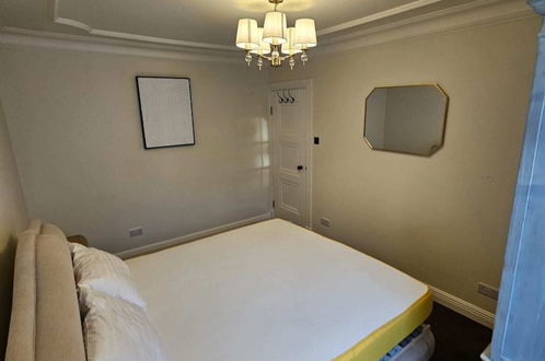 Photo 9 - Elegant 3BD Flat Heart of London, Marylebone